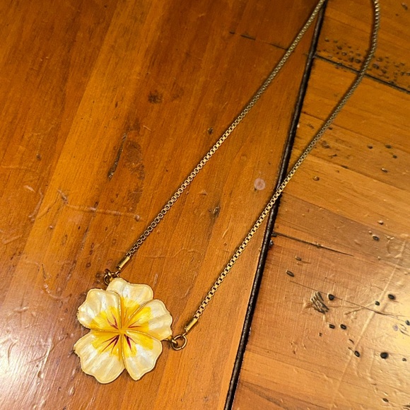 GRANDMA’S JEWELRY. FLOWER NECKLACE. MUST BE BUNDLED (T) - Picture 4 of 4